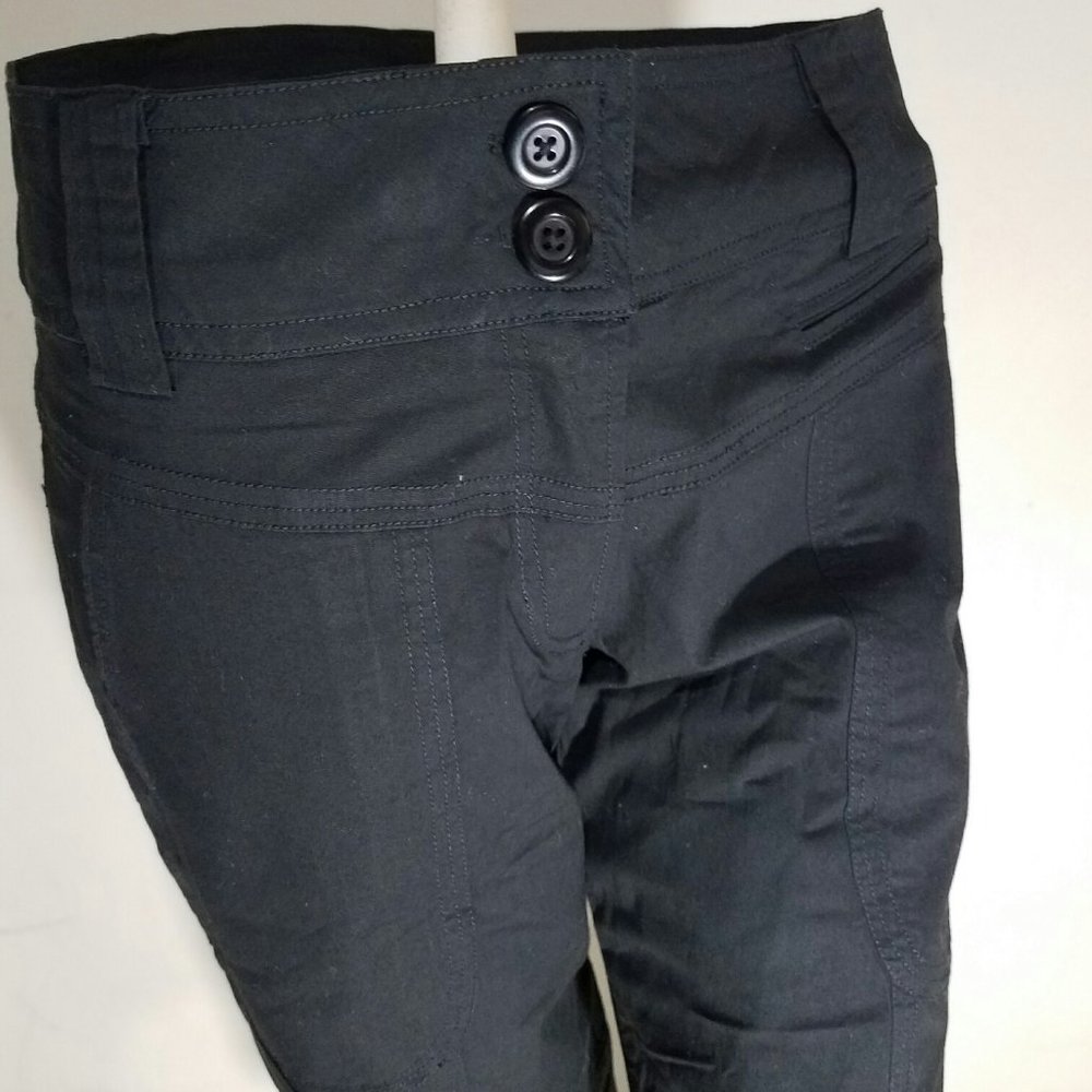 NWT | Joyous | 8 ( L-36" ) V-YOKE Mide Rise  Capris